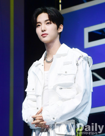 [TD포토] 더뉴식스 은휘 '세기말 감성'