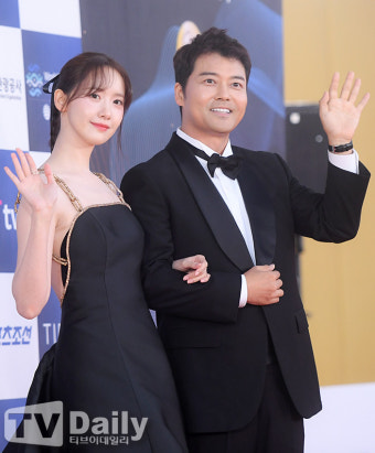 [TD포토+] 윤아-전현무 '제2회 청룡시리즈어워즈 MC'