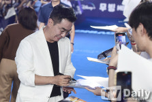 [TD포토] 폭염도 날려 버리는 무빙 블루카펫 열기