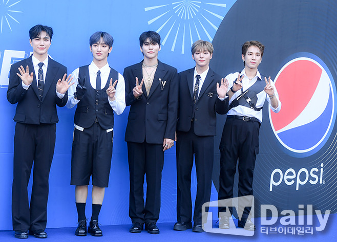 2024 PEPSI FESTA, 서울 송파구 잠실서 다채로운 아티스트 뭉치고 뜨거운 블루카펫 행사 진행 중