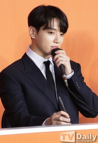 BTS 정국 ‘세븐’, 英 오피셜 한 달째 TOP