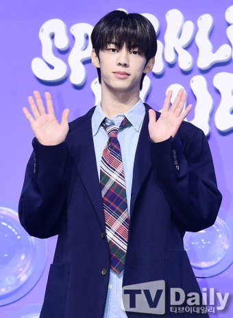 [TD포토] 투어스 도훈 '돋보이는 스쿨룩 패션'