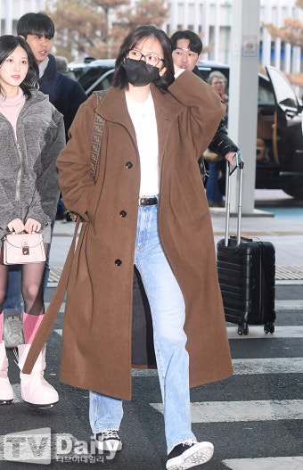 [TD포토] 아이브 안유진 '청바지에 면티가 잘 어울리는 여자'
