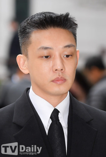 [TD포토] 유아인 '굳은 얼굴'