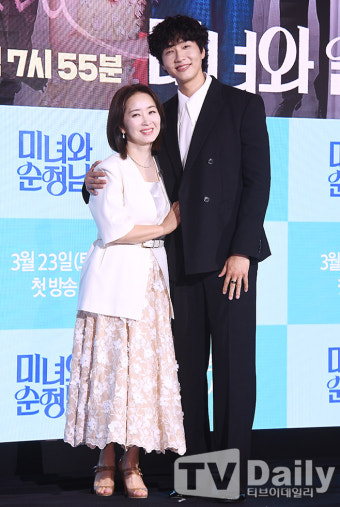[TD포토] 윤유선-지현우 '다정한 엄마와 아들'