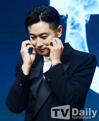 [TD포토] 주지훈 '만두 볼하트'