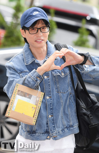 [TD포토] 유재석 '싱크로유 많이 사랑해주세요'