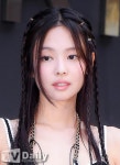 스태프 면전에 담배 연기 내뿜어…블랙핑크 제니, 실내 흡연 영상 확산