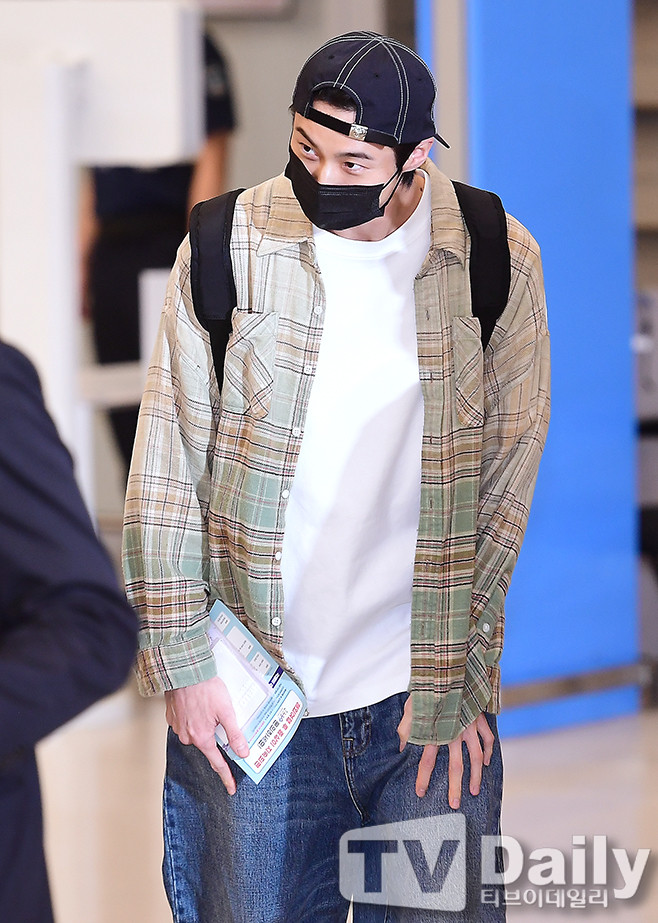 변우석, 과잉 경호 논란 속에서... 공항 질서 혼란, 대책 필요