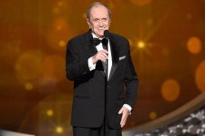 美코미디 계의 전설 밥 뉴하트, 94세 나이로 사망 [TD할리웃]