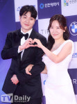 [TD포토] 연애남매 현커 김윤재-이윤하, 다정하게 시상식 참석
