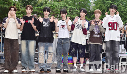 [TD포토] 아크 '트렌디한 패션'