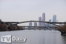 [TD포토] 2025 을사년 첫 해돋이 보러 나온 시민들