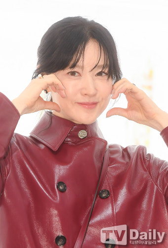 이영애, 32년 만에 연극 무대 선다… '헤다 가블러'로 복귀