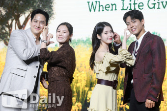 [TD포토] 박해준-문소리-아이유-박보검 '폭싹 속았수다'
