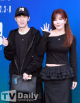 [TD포토] 자자 조원상-유영 나는 매일 학교가는 버스안에서~