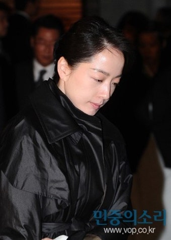 현대가 며느리 노현정, 故이정화 여사 1주기에...현정은 회장도 참석