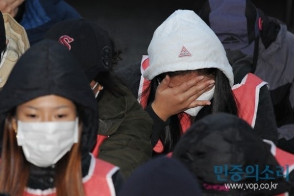 금속노조, KEC공장에 음식반입 요구하며 용역 | 포토뉴스
