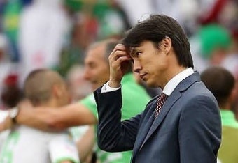 홍명보 감독, 전격 사퇴...'토지구매' 등 사생활 폭로에 가족들도 충격