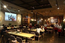 굽네치킨, 중국 광저우 1호 매장 오픈...해외 진출 본격화