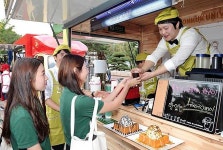 [에너지경제 포토] 캠퍼스 푸드트럭 오픈  우리 메뉴 맛보세요