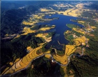 LG CNS, 세계 최대 수상 태양광 발전소 구축...축구장 10배 크기