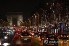 파리 테러, 크리스마스 시즌에 텅 빈 샹젤리제 거리…활력없는 상점가