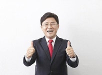 이윤진 국회의원 예비후보, 전기차, 태양광발전소 통해 환경보호도 하고 에너지자립도도 높이고