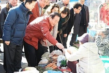 서청원 의원, 설맞이 남양장-송산장 전통시장 찾아 민심청취