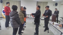 화성시 비봉면 이장단협의회, 관내 학생 4명에게 장학금 200만원 전달