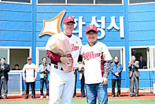 채인석 화성시장, 2016시즌 퓨처스리그 ‘화성 히어로즈’ 홈 개막경기 시구