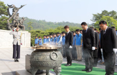 신한은행, 나라사랑 실천 현충원 자원봉사