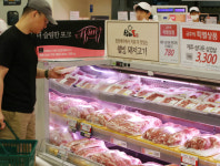 고기 먹기 힘드네∼ 휴가철 앞두고 돼지고기·쇠고기 껑충