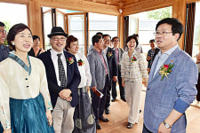 한옥형 보육지원 시설 ‘행궁 아해 꿈 누리’ 개관
