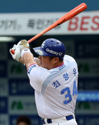 삼성 최형우 ‘최고의 한해’ 통산 네번째 월간 MVP