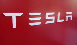 테슬라 3년만에 첫 흑자…솔라시티 인수 ‘청신호’