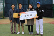 코스닥협회, 서울도신초등학교 야구부에 후원금과 야구용품 전달