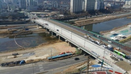 장안교 32톤 초과차량 다닌다…5일 임시개통