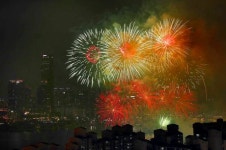 여의도 불꽃놀이 보려다 노량진시장 옥상서 여아 2명 추락