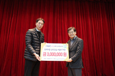 오산남부종합사회복지관, 이마트오산점에서 장애아동 난타교실 ‘두드림’전달 받아