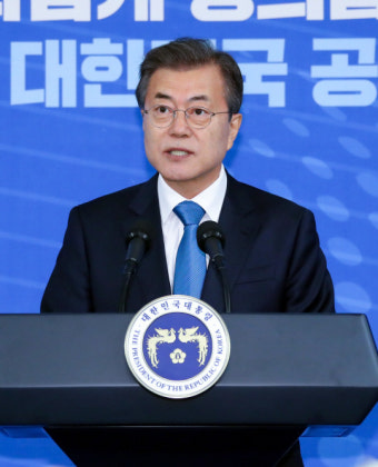 문 대통령-홍준표 단독회동…정상회담·김기식 논란·개헌 등 논의할 듯
