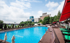 [호텔 야외수영장 르포上] 워커힐 리버파크, 한강 바라보며 풀파티 즐기기