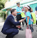 광명시, 초등학교 학생 대상 속도제한가방 전달 캠페인