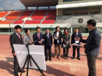 안양시의회 총경위, 종합운동장 천연잔디 교체 현장 방문