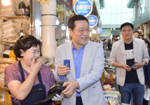 이용섭 광주시장, 대인시장 찾아 서민경제 점검 나서