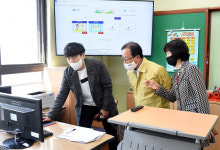 [포토] 김석준 부산시교육감, 초등 온라인 개학 준비 점검
