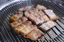 추억의 연탄불에 고기 구워주는 대전 동구 맛집 ‘연탄길’