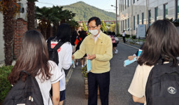 송귀근 고흥군수, 순차등교 학교 직접 방문