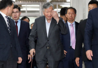 부영그룹, 이중근 회장 빼고 임원 대거 교체…이세중 회장 직무대행 퇴임