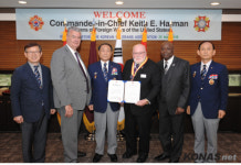 향군 김진호 회장, 미국 VFW 회장에 향군 명예회원증 수여